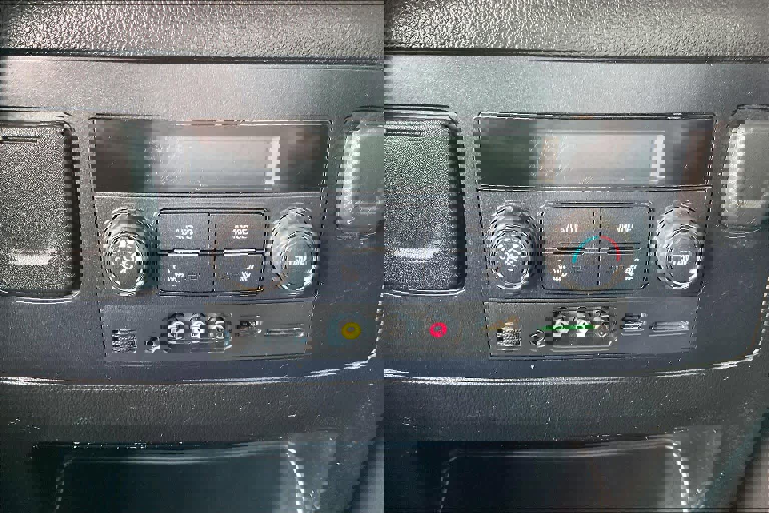 Used 2015 GMC Yukon SLT w/ Open Road Package image 31