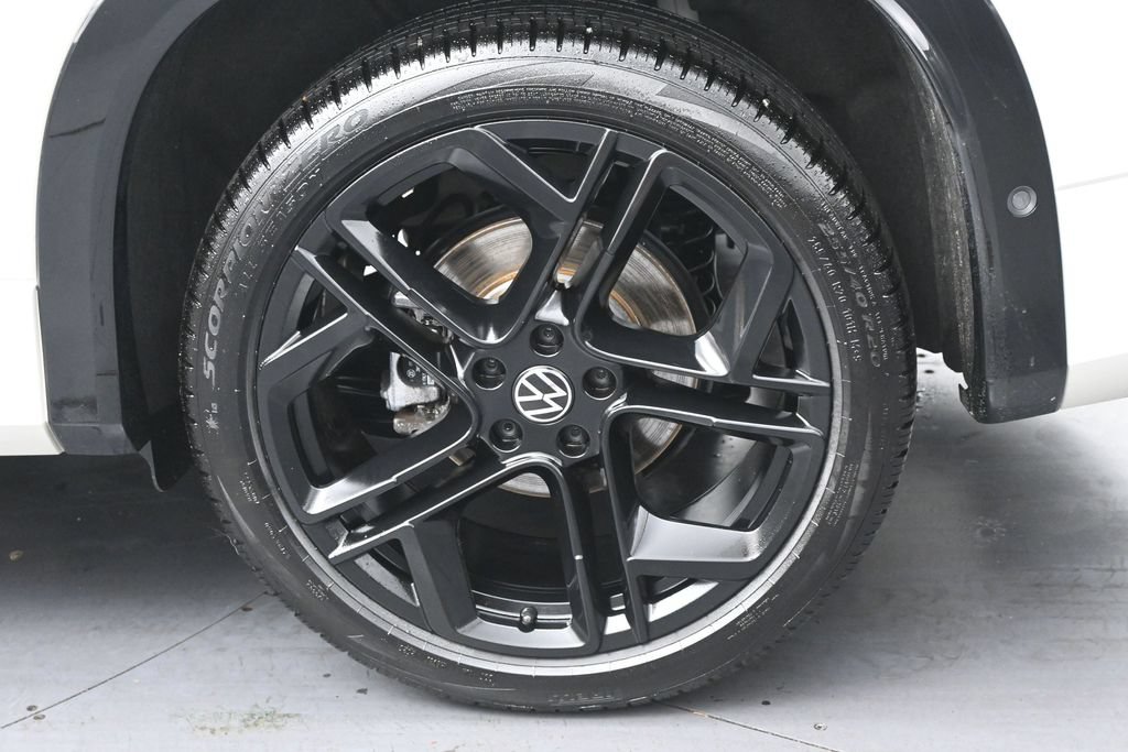 Used 2025 Volkswagen Tiguan SE R-Line FWD image 30