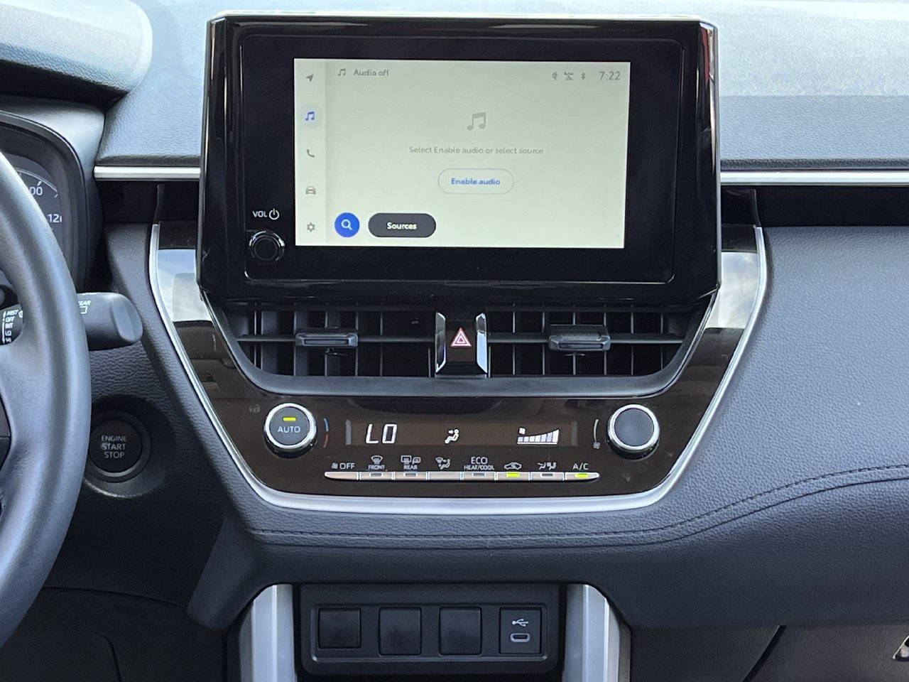 Used 2025 Toyota Corolla Cross LE FWD image 15