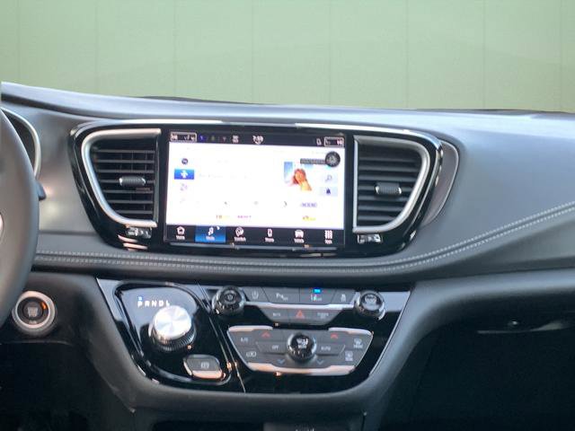 New 2026 Chrysler Pacifica Select image 22
