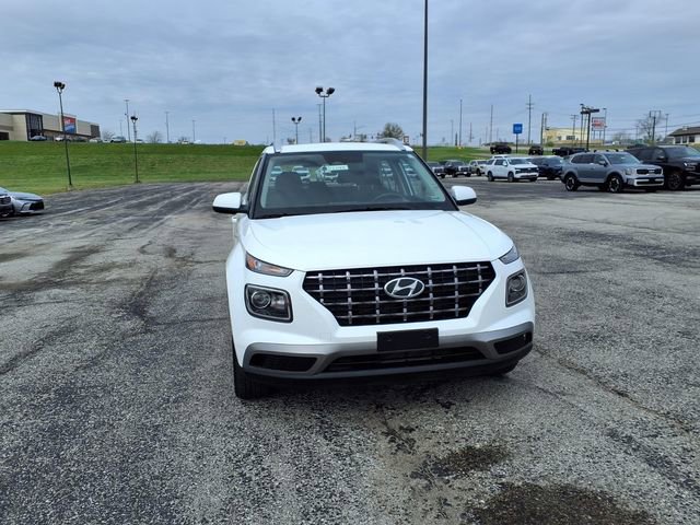 Used 2025 Hyundai Venue SEL image 3