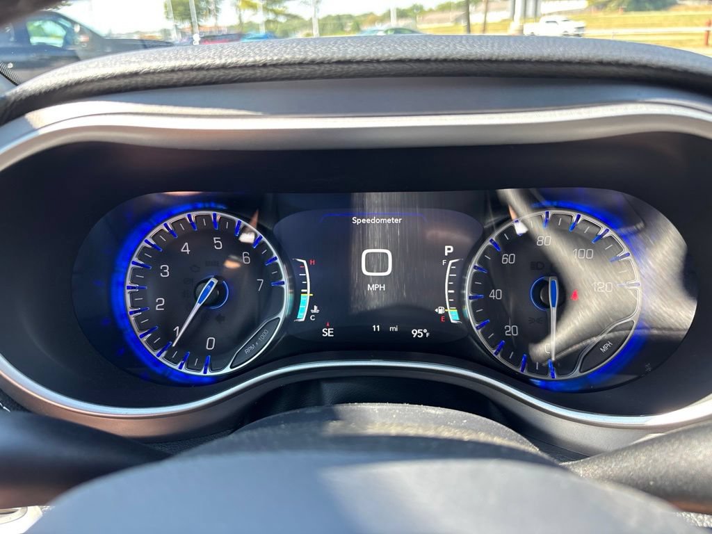 New 2027 Chrysler Pacifica Select FWD image 39