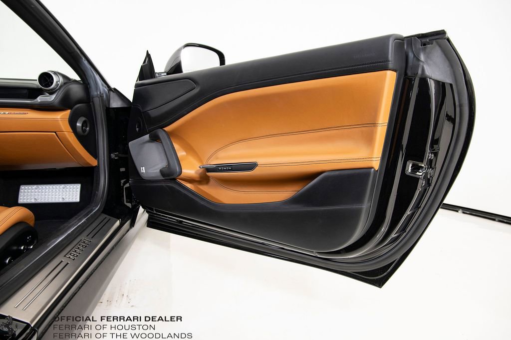 Used 2018 Ferrari GTC4Lusso image 26