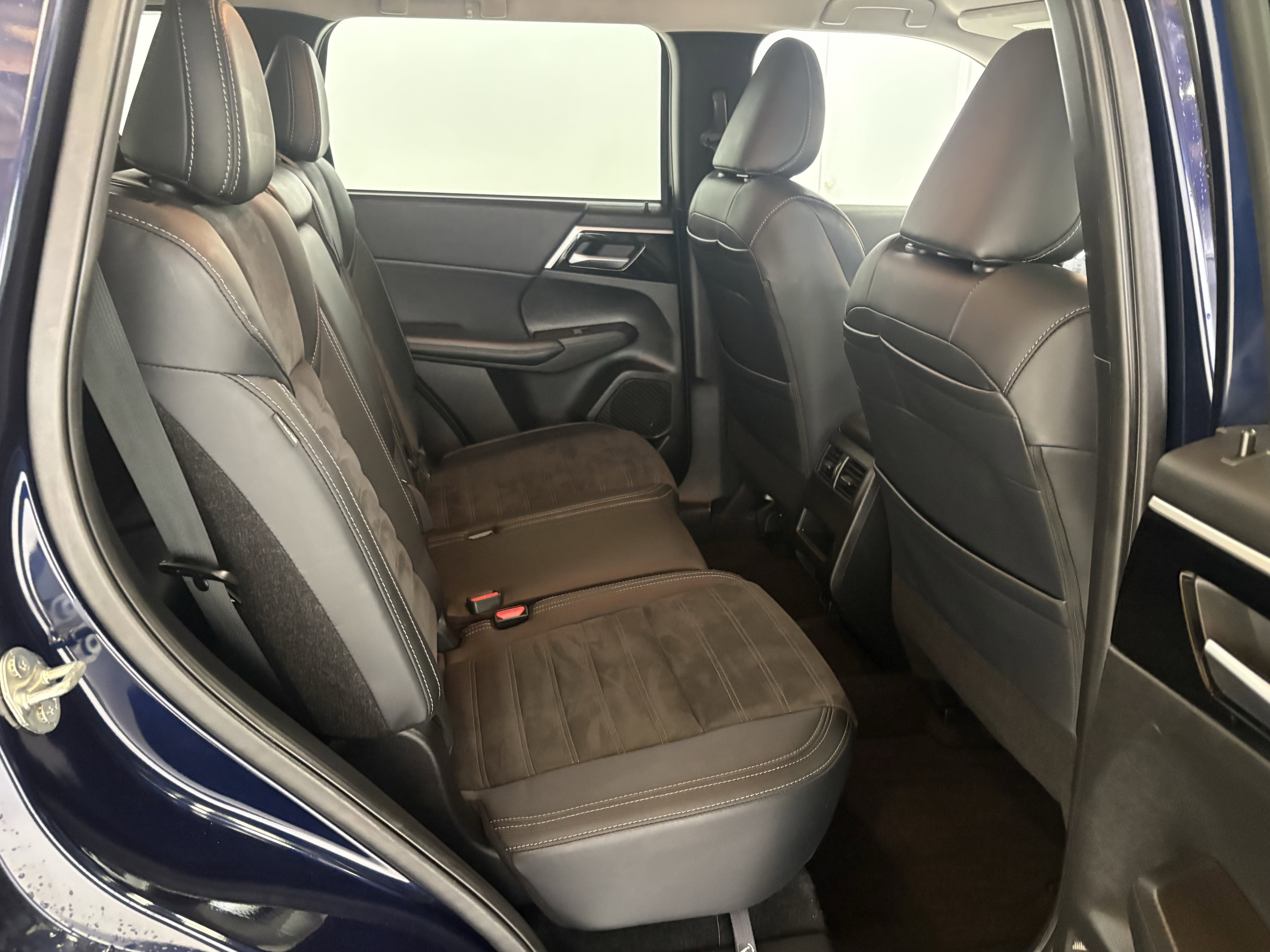 Used 2024 Mitsubishi Outlander SE Black Edition image 42