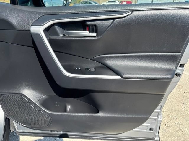 Used 2025 Toyota RAV4 XLE AWD/4WD image 18