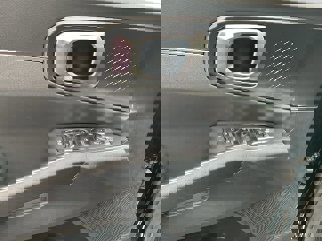 Used 2023 Kia Sorento LX image 20