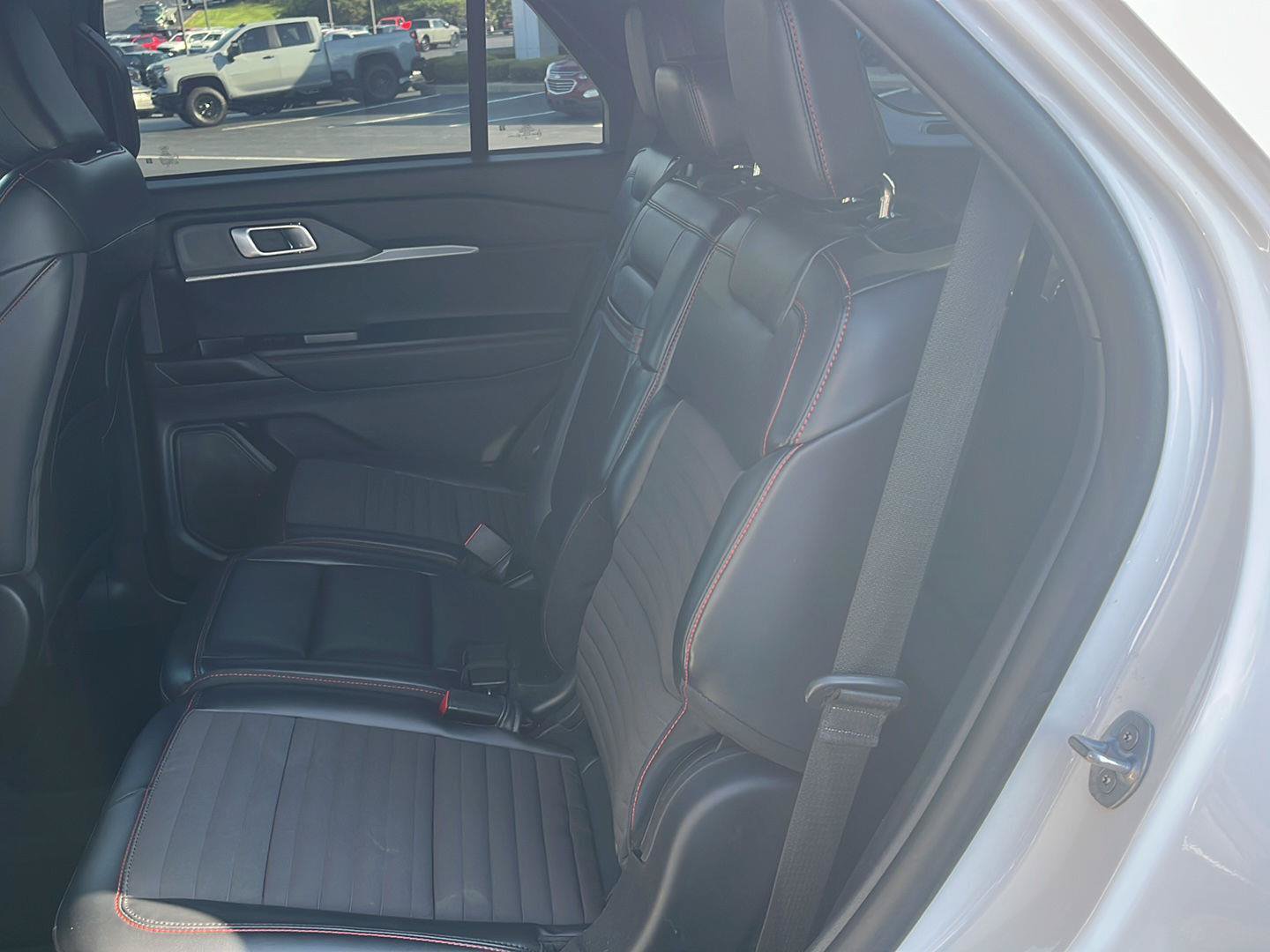 Used 2025 Ford Explorer ST-Line w/ ST-Line Street Pack AWD/4WD image 22