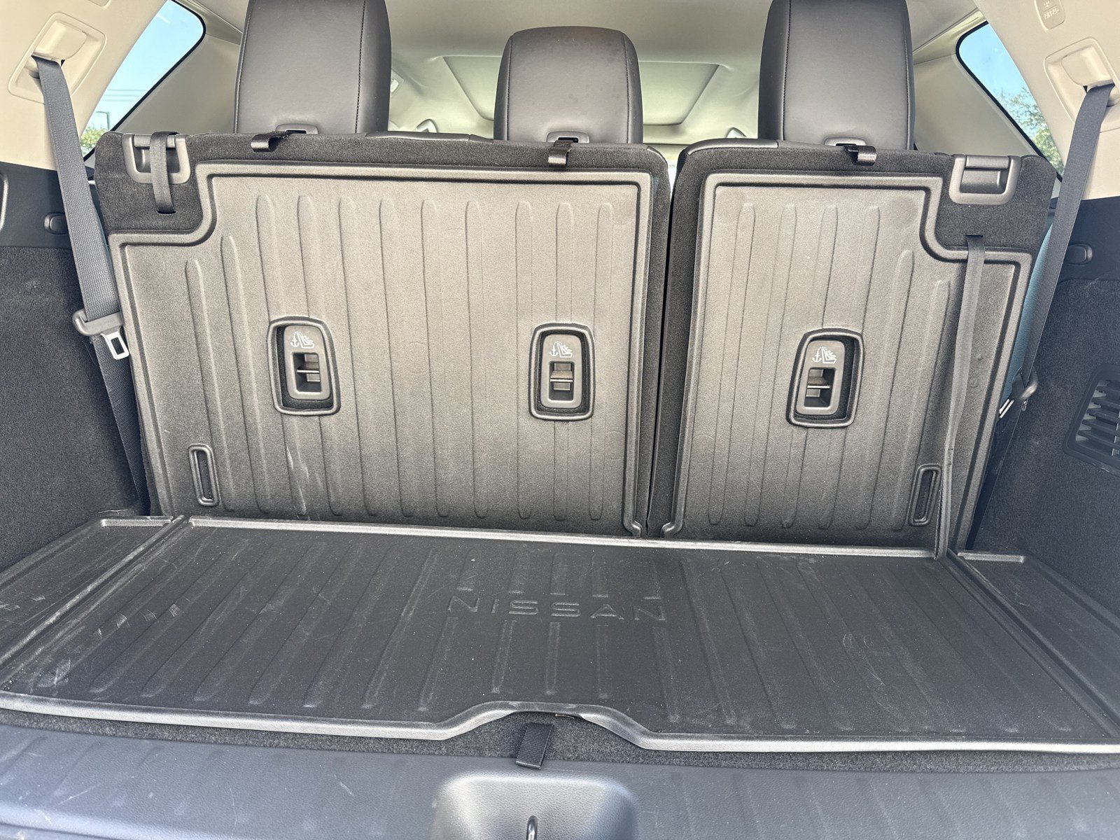 Used 2025 Nissan Pathfinder Platinum w/ Cargo Package AWD/4WD image 48