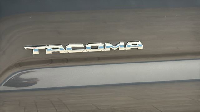 Used 2022 Toyota Tacoma TRD Off-Road image 32