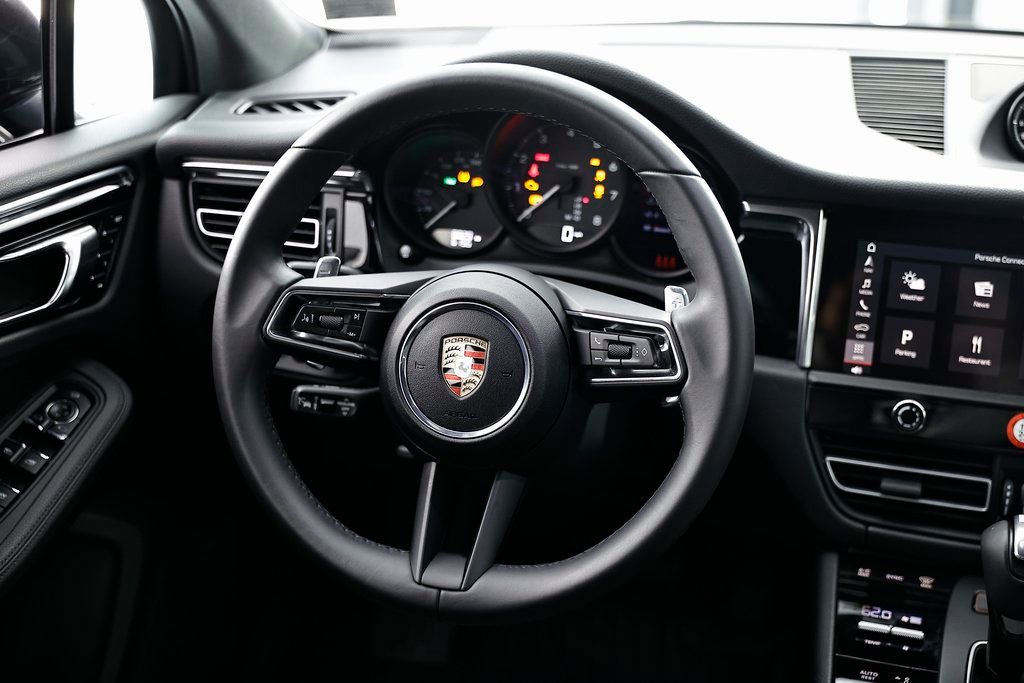 Certified 2025 Porsche Macan image 30