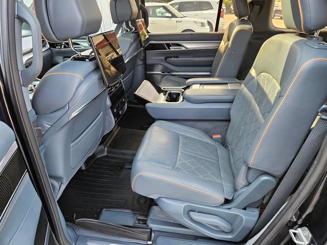 Used 2022 Jeep Grand Wagoneer Series III w/ Rear Seat Video Group 1 AWD/4WD image 13