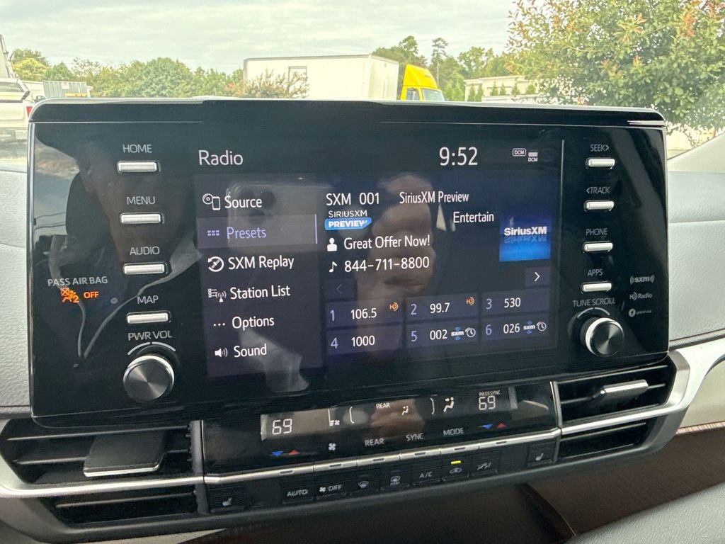 Used 2024 Toyota Sienna XLE image 23