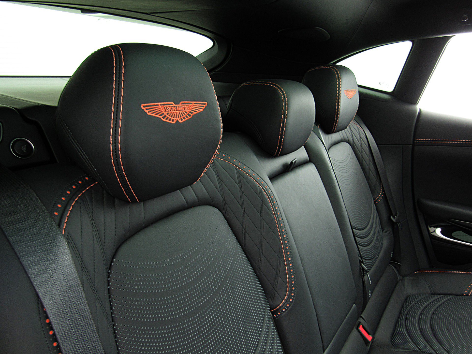 Used 2023 Aston Martin DBX AWD/4WD image 33