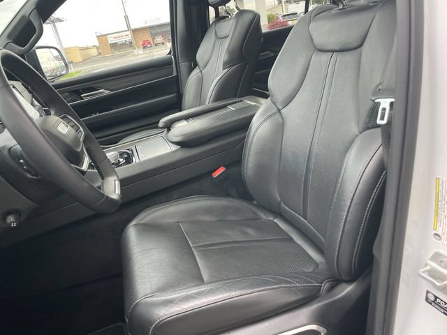 Used 2023 Jeep Wagoneer L Series II w/ Premium Group I AWD/4WD image 11