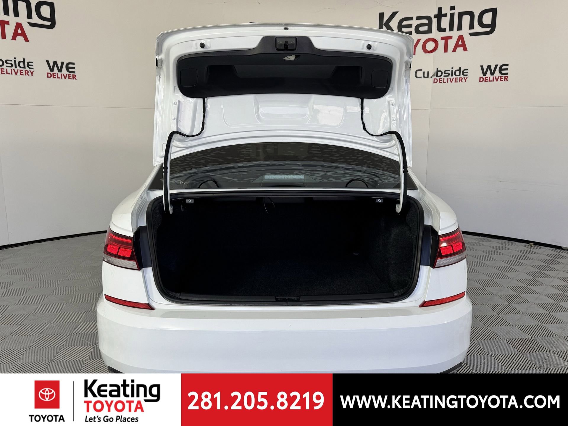 Used 2022 Volkswagen Passat 2.0T R-Line image 17