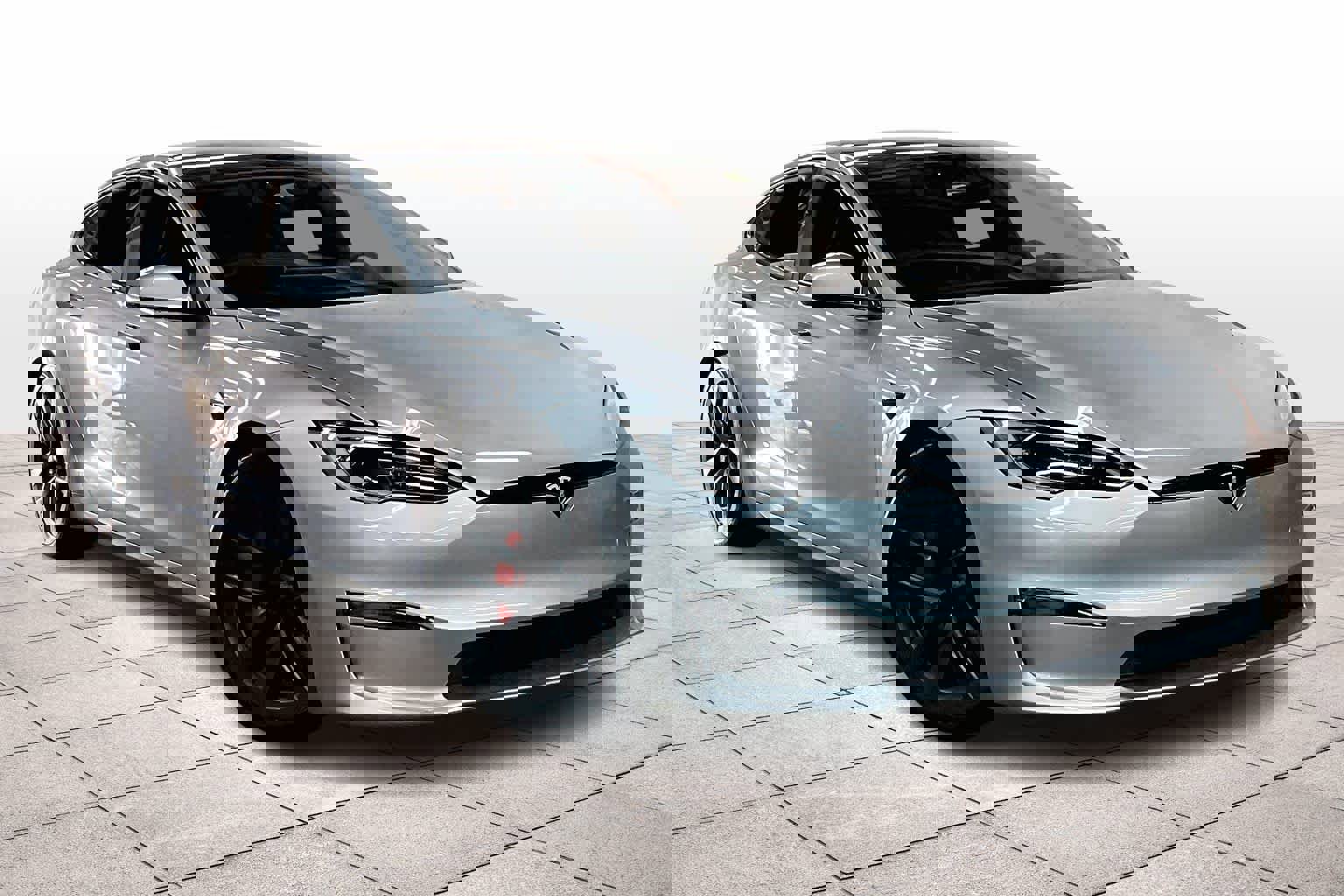 Used 2025 Tesla Model S Plaid image 2