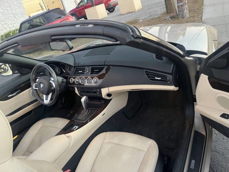 Used 2009 BMW Z4 sDrive30i image 6