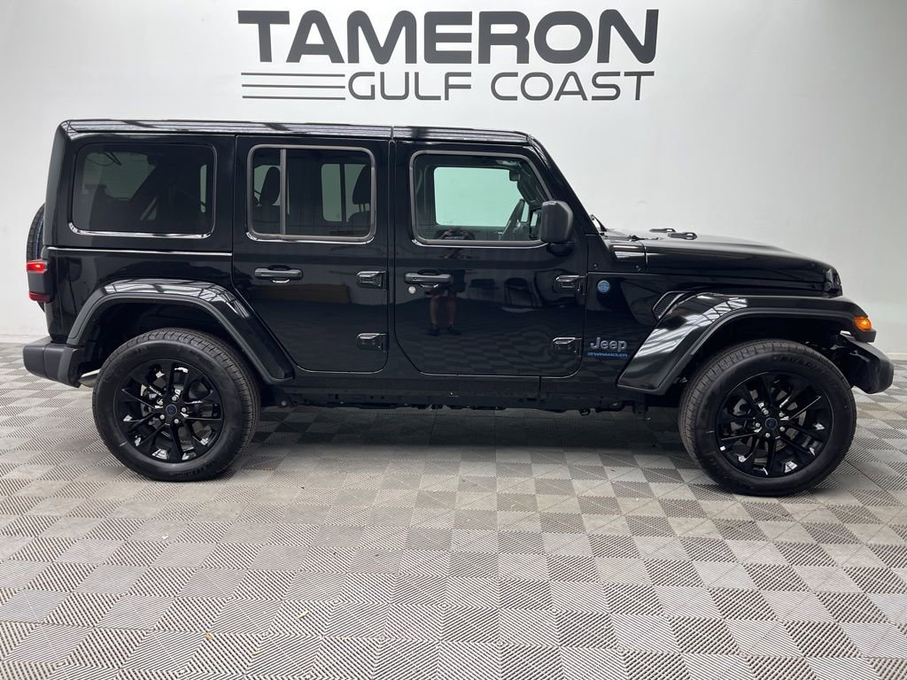 Used 2025 Jeep Wrangler Unlimited Sahara w/ Safety Group AWD/4WD image 4