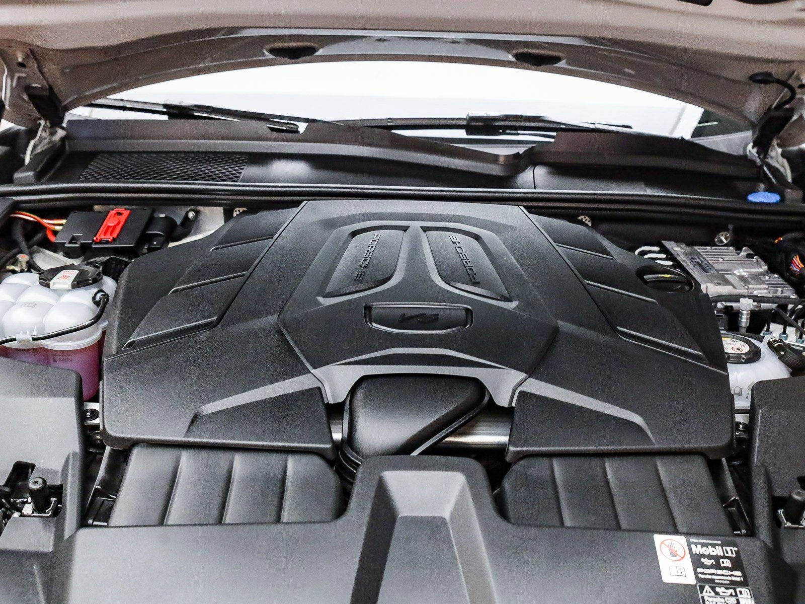 Used 2025 Porsche Cayenne E-Hybrid image 32