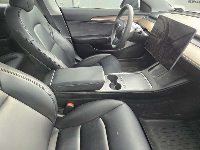 Used 2023 Tesla Model 3 Standard Range RWD image 3