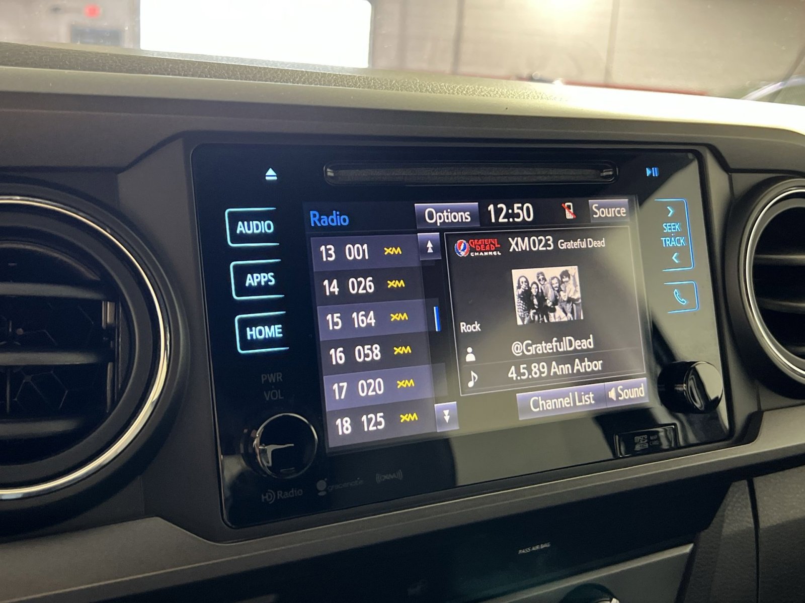 Used 2019 Toyota Tacoma TRD Off-Road image 18