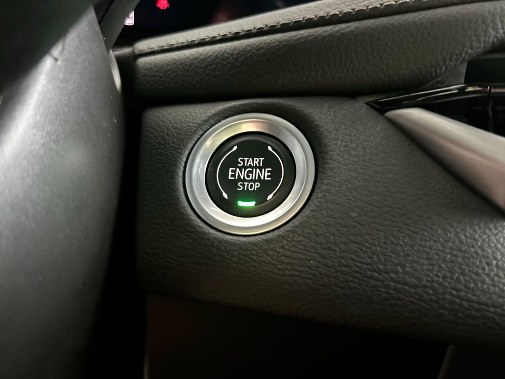 Used 2025 Cadillac XT4 Premium Luxury FWD image 30