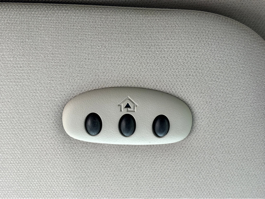 Used 2015 Chrysler Town & Country Touring w/ Driver Convenience Group FWD image 34