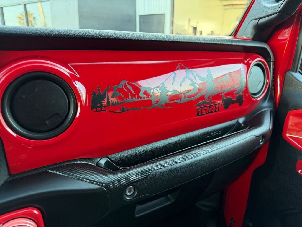 Used 2021 Jeep Gladiator Sport image 36