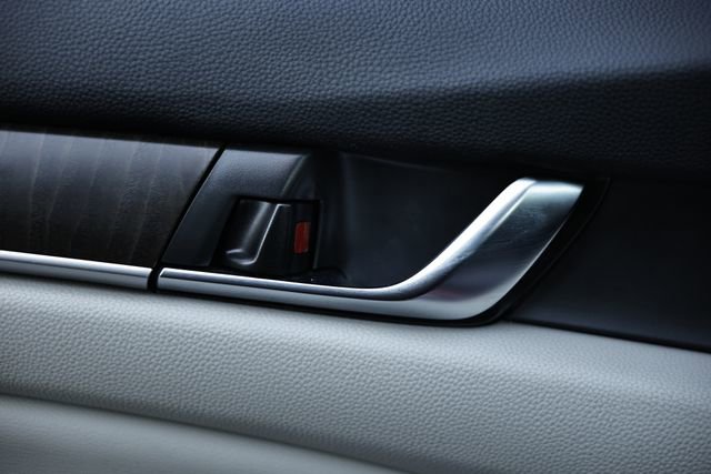 Used 2018 Honda Accord EX image 16