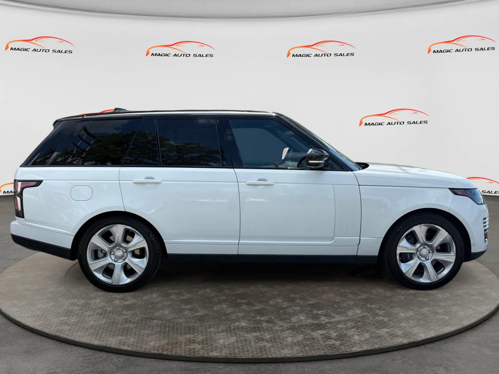 Used 2018 Land Rover Range Rover Supercharged AWD/4WD image 6
