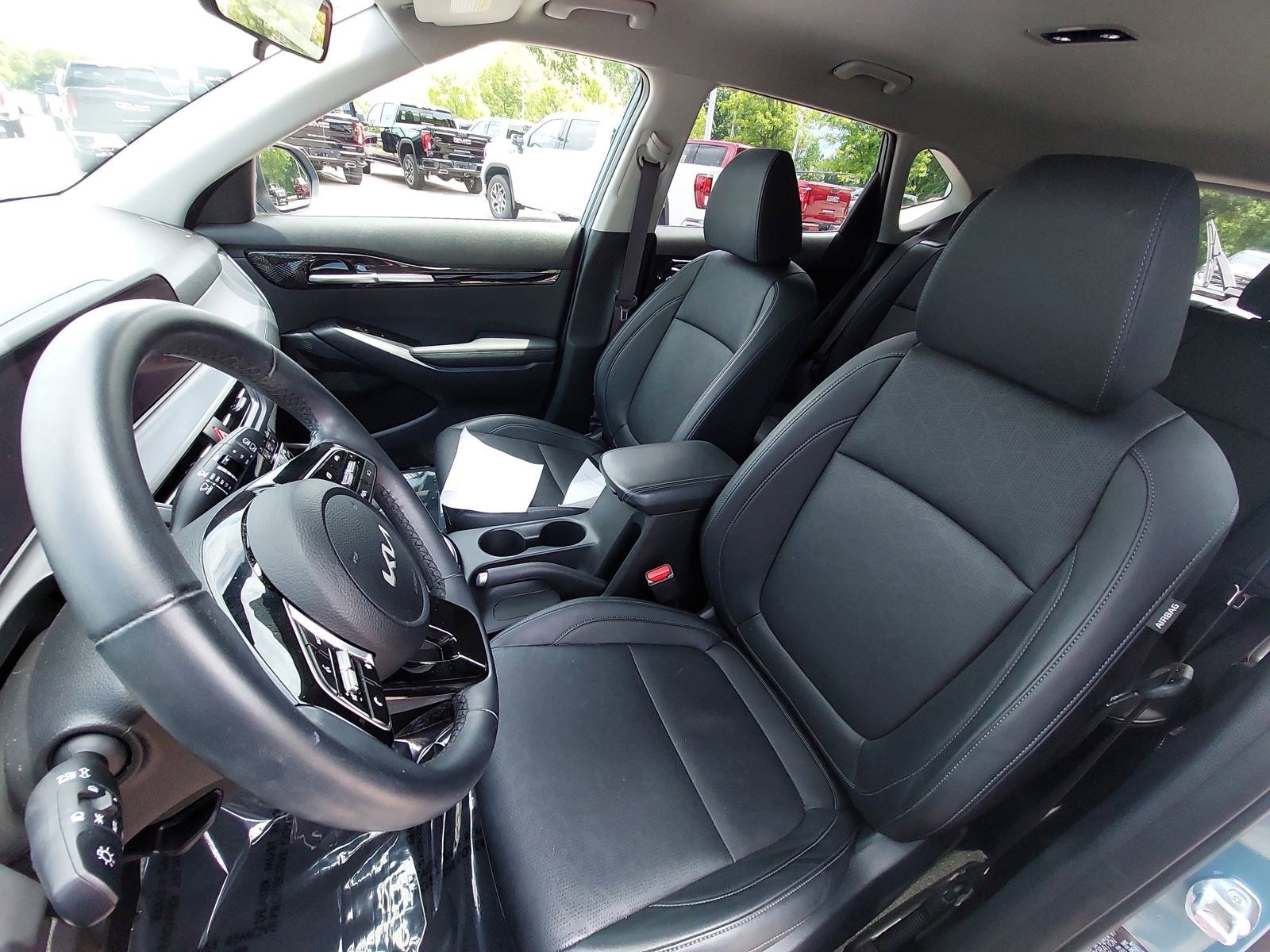 Used 2024 Kia Seltos EX FWD image 15