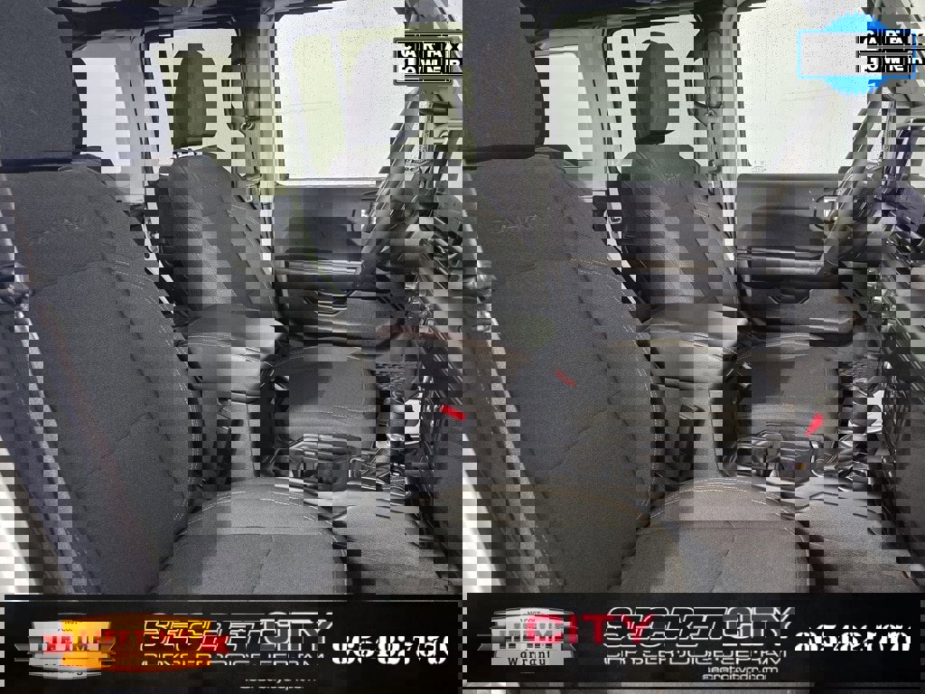 Used 2024 Jeep Wrangler Sahara image 30