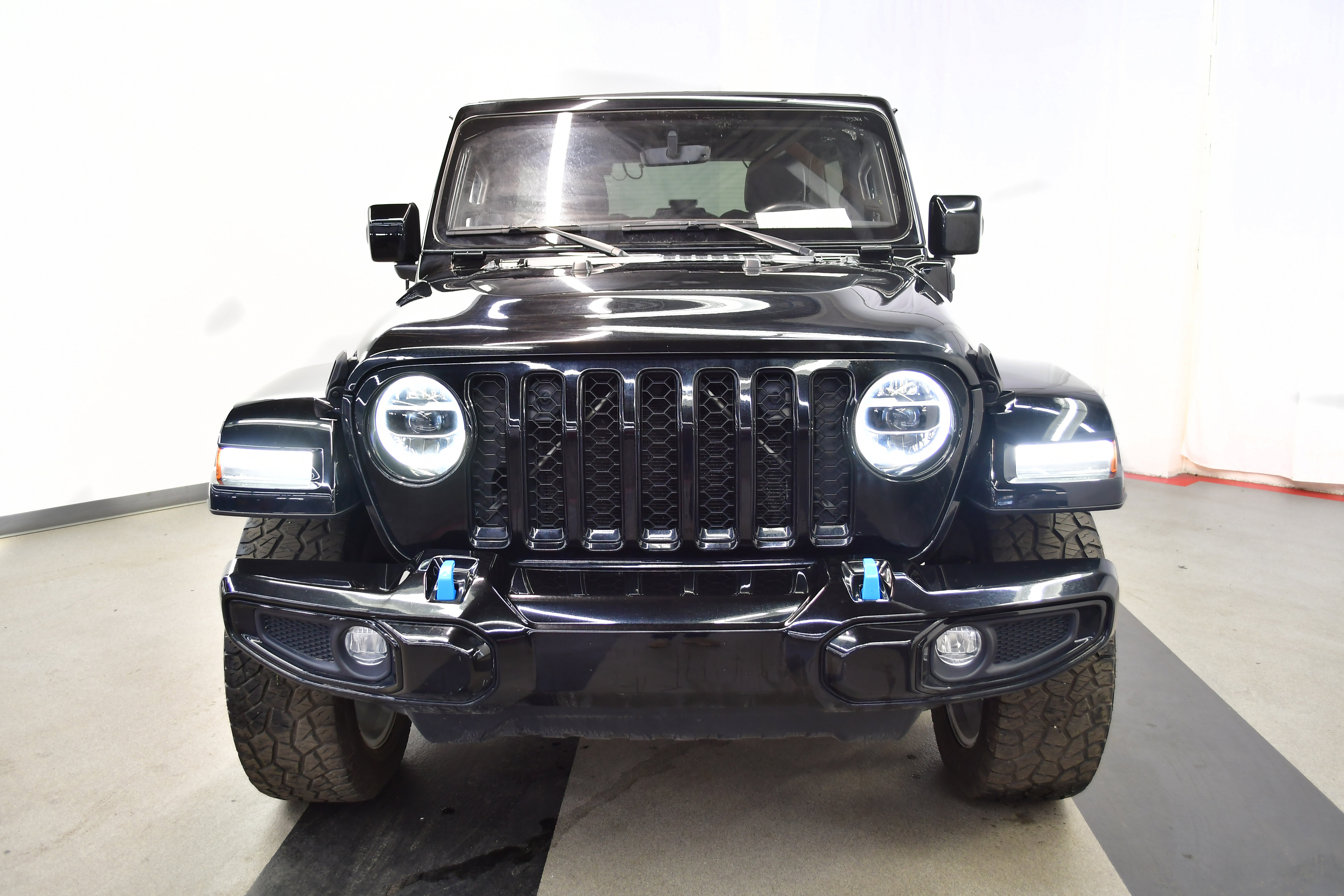 Used 2022 Jeep Wrangler Unlimited Sahara image 3
