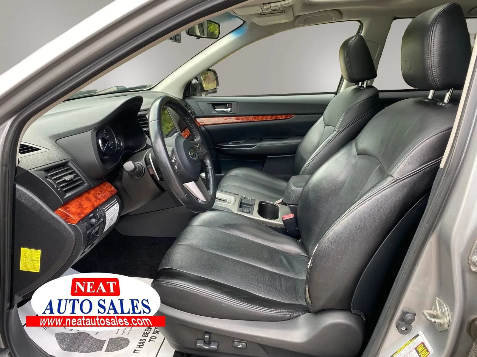 Used 2010 Subaru Outback 2.5i Limited AWD/4WD image 12