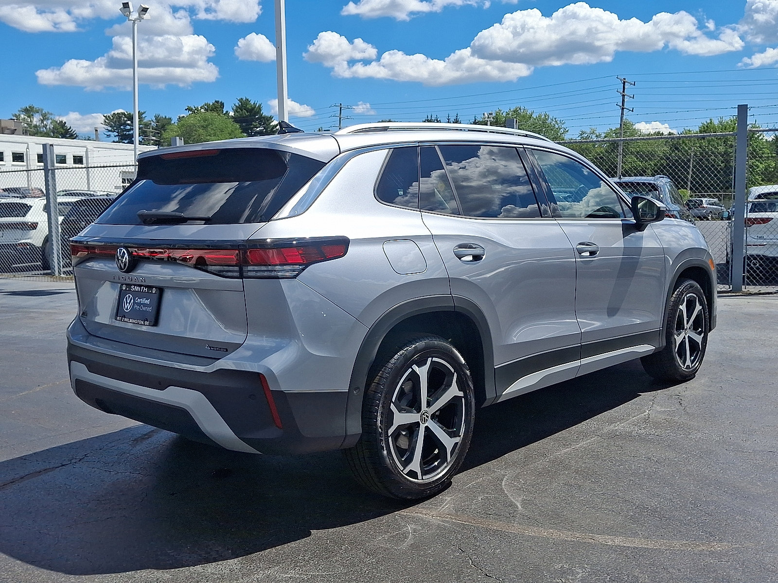 Certified 2025 Volkswagen Tiguan SE image 6