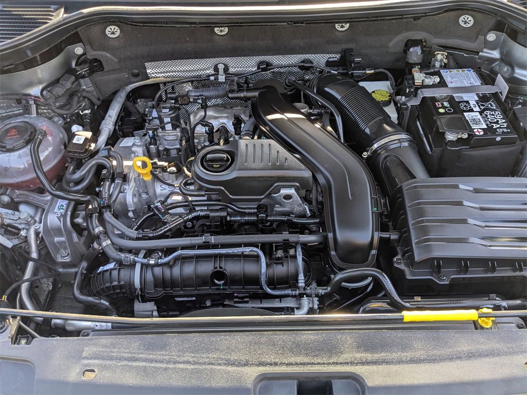 Used 2024 Volkswagen Taos SE image 32