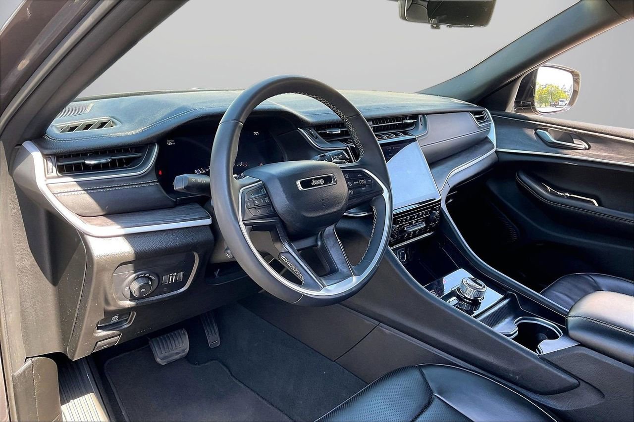 Used 2024 Jeep Grand Cherokee L Limited w/ Luxury Tech Group II image 21