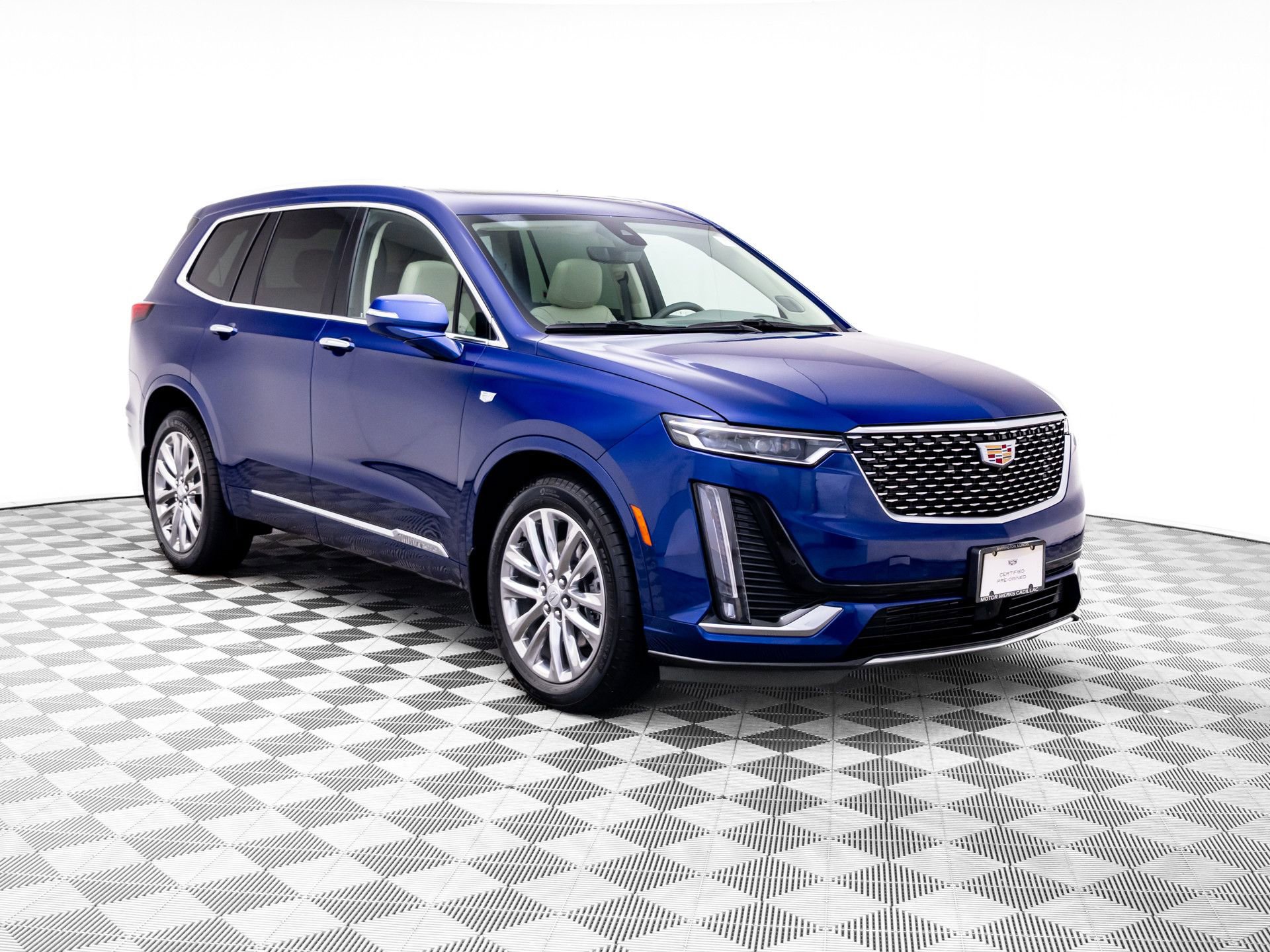 Used 2025 Cadillac XT6 Premium Luxury w/ Technology Package AWD/4WD image 7