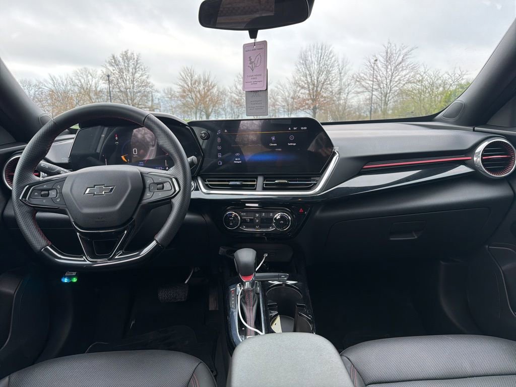 Used 2025 Chevrolet Trax RS w/ Sunroof Package image 7