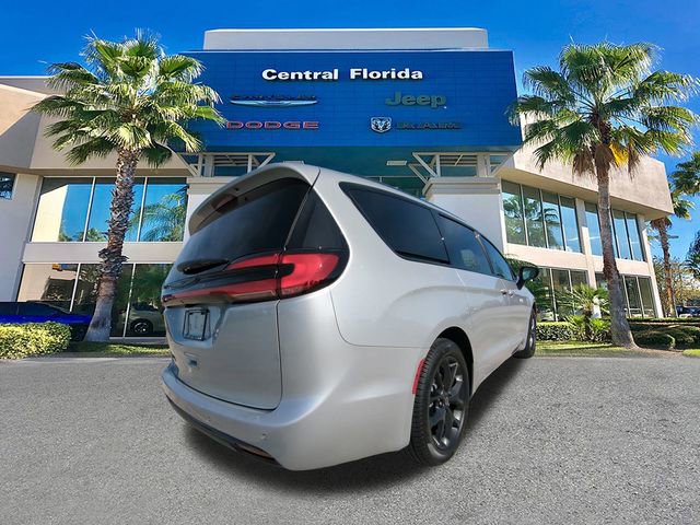 New 2026 Chrysler Pacifica Select w/ S Appearance Package image 5