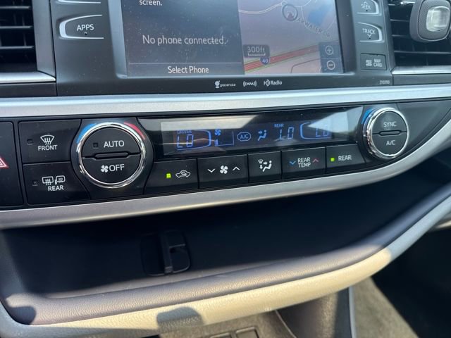 Used 2019 Toyota Highlander XLE image 28