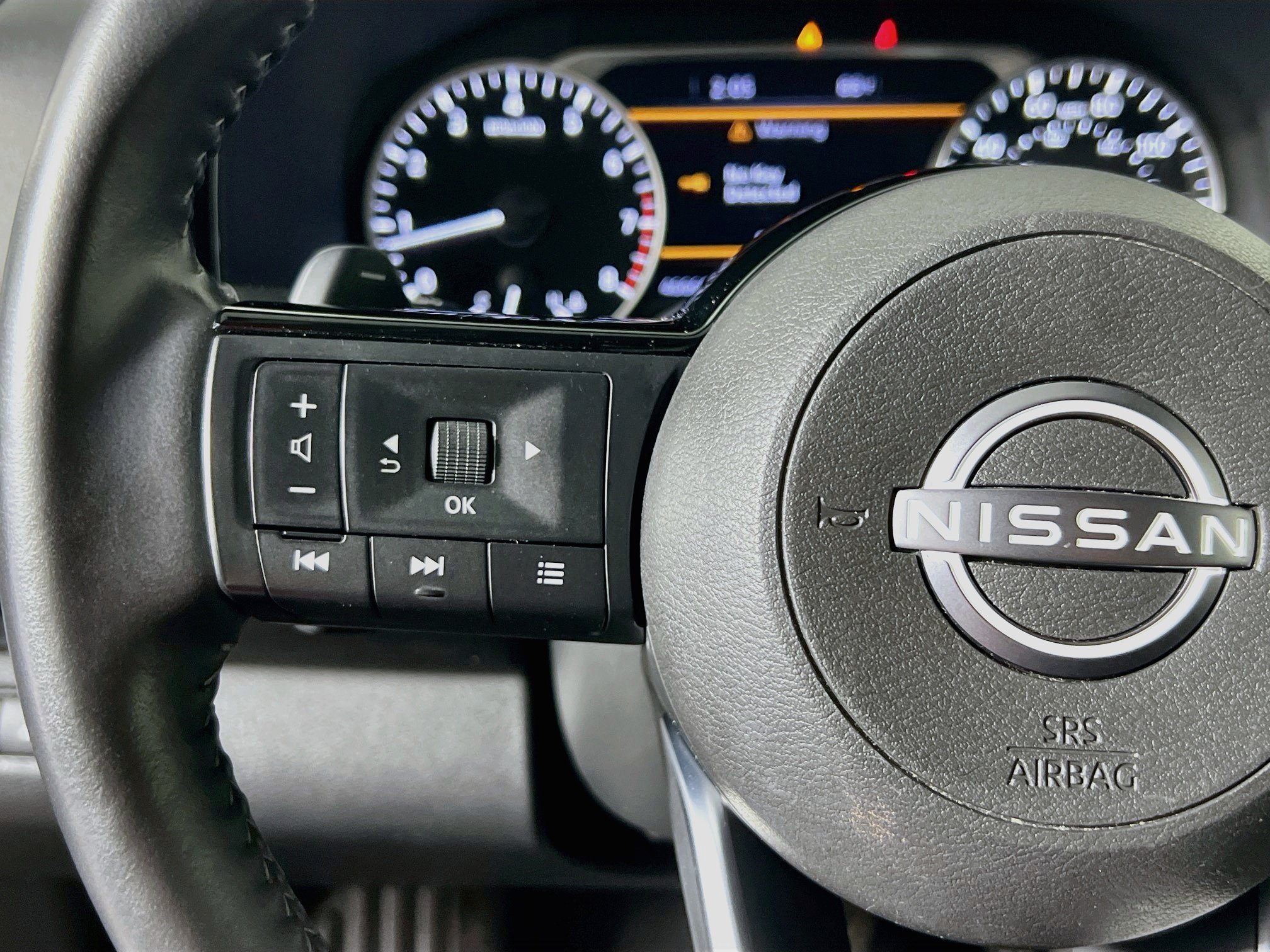 Used 2025 Nissan Pathfinder SL FWD image 18
