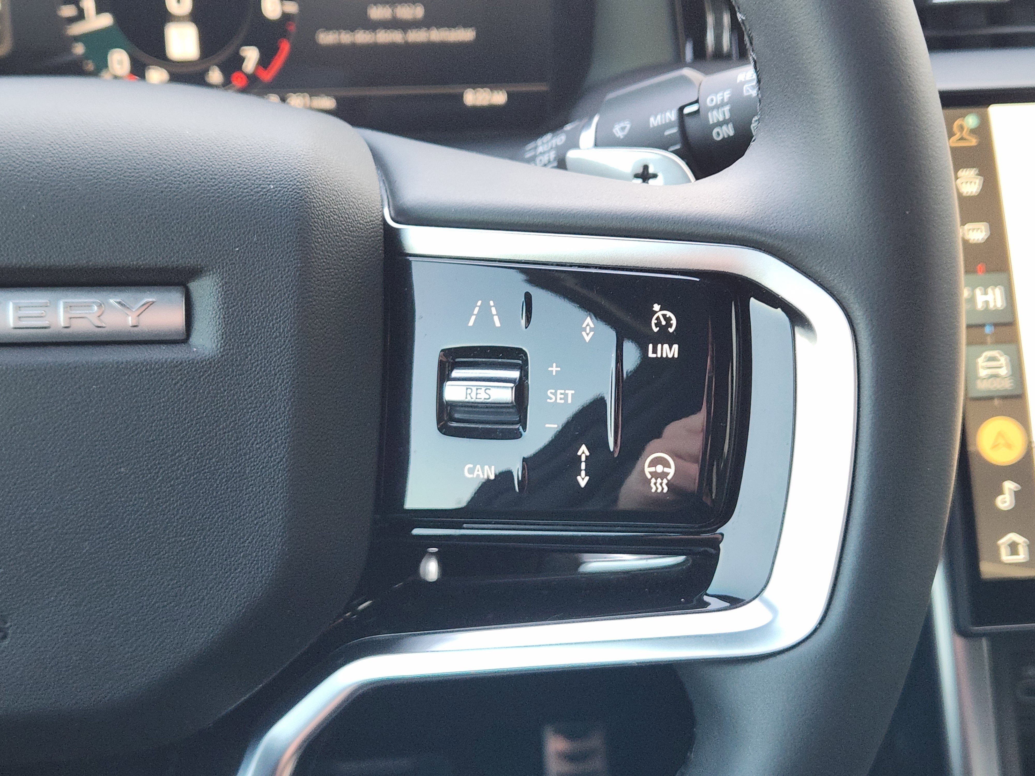 Used 2025 Land Rover Discovery Sport Dynamic SE image 31