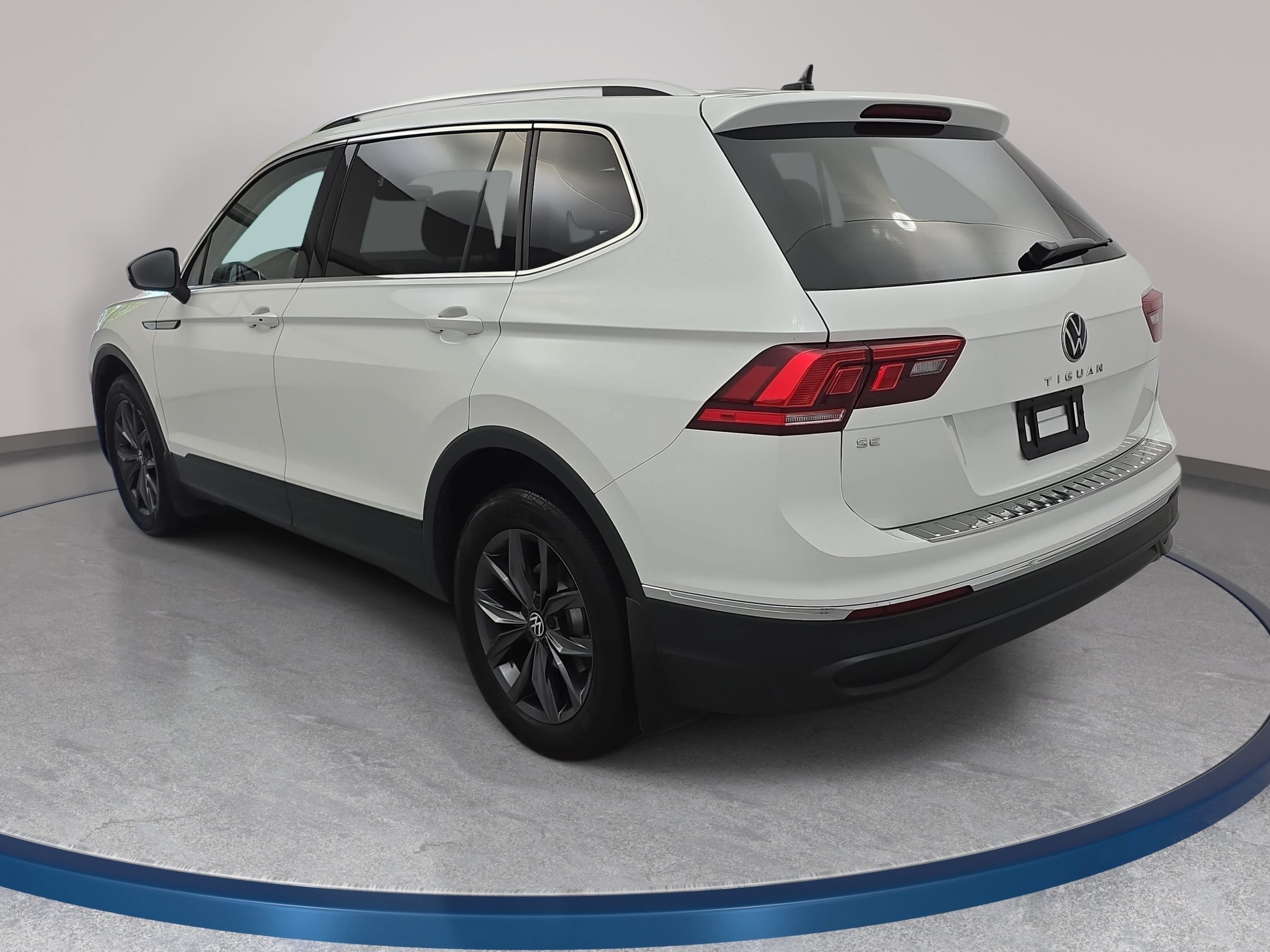 Used 2023 Volkswagen Tiguan SE FWD image 7