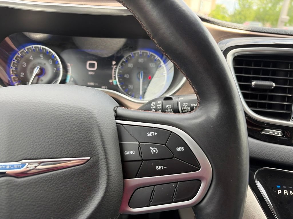 Used 2018 Chrysler Pacifica Touring-L Plus FWD image 31