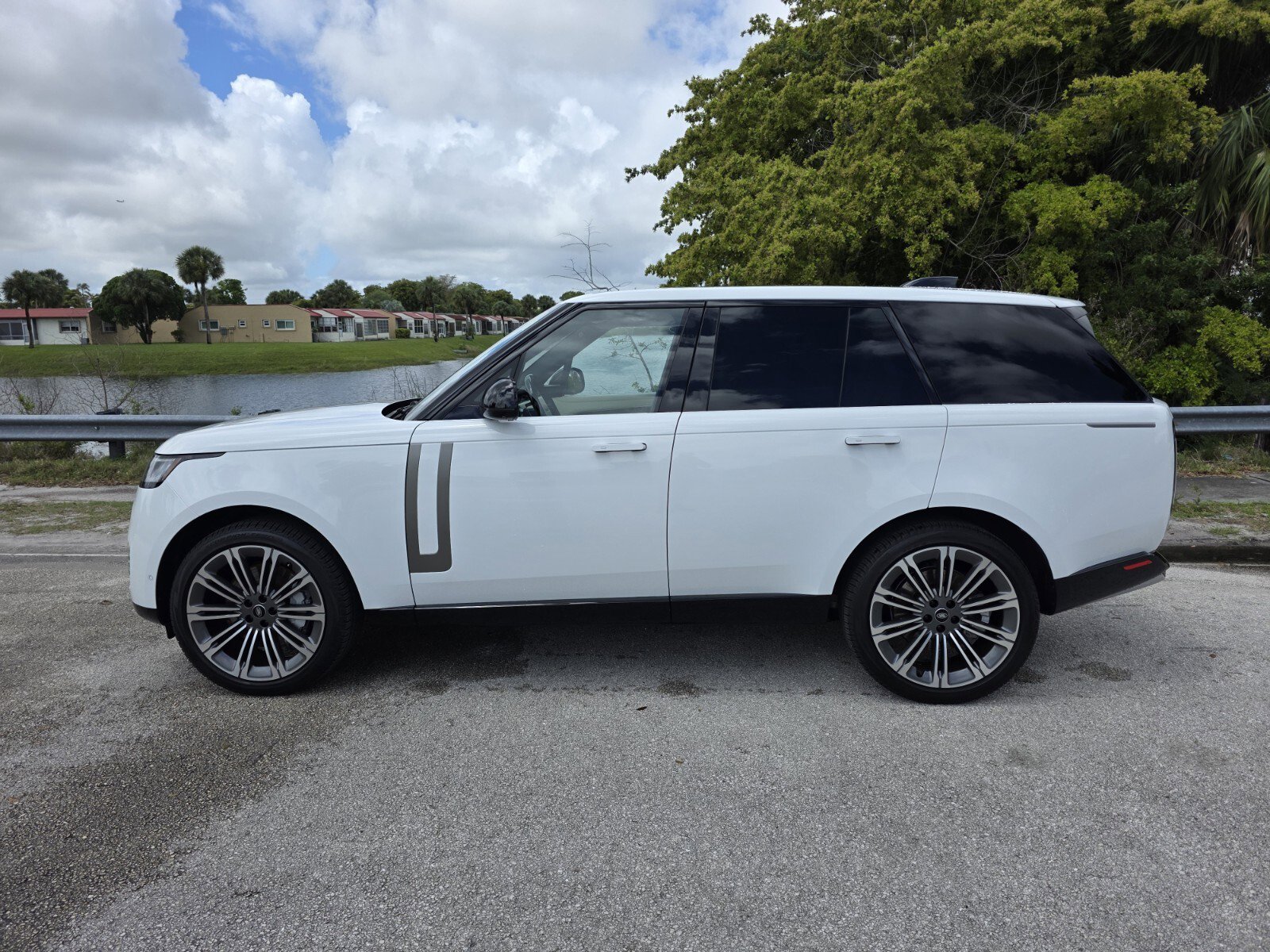 Certified 2024 Land Rover Range Rover SE AWD/4WD image 7