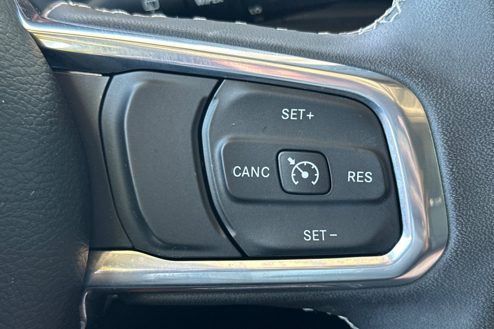 Used 2023 Jeep Wrangler Unlimited Sahara AWD/4WD image 28