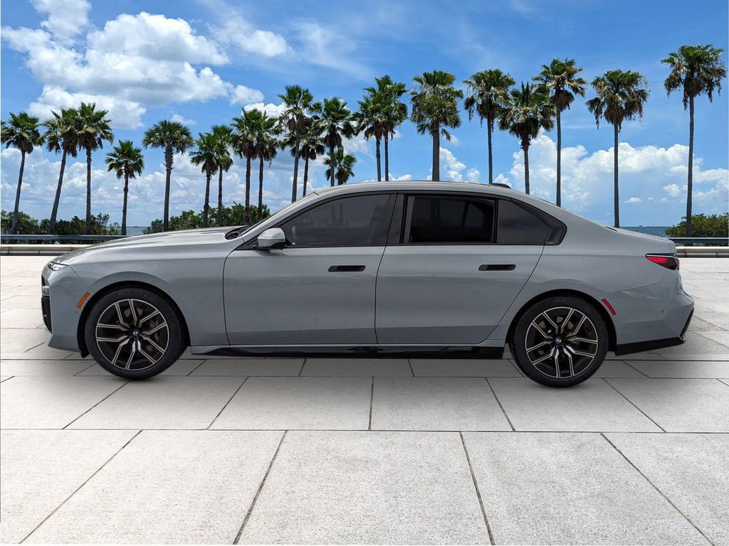 Used 2025 BMW 740i image 4