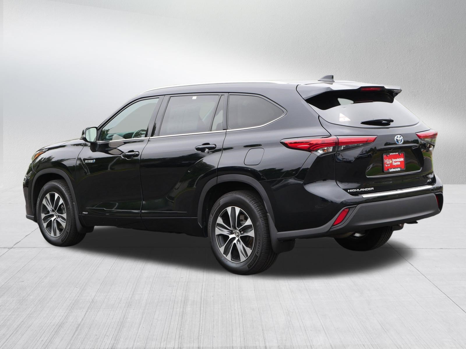 Used 2021 Toyota Highlander XLE w/ Protection Package #3 (TMS) AWD/4WD image 5