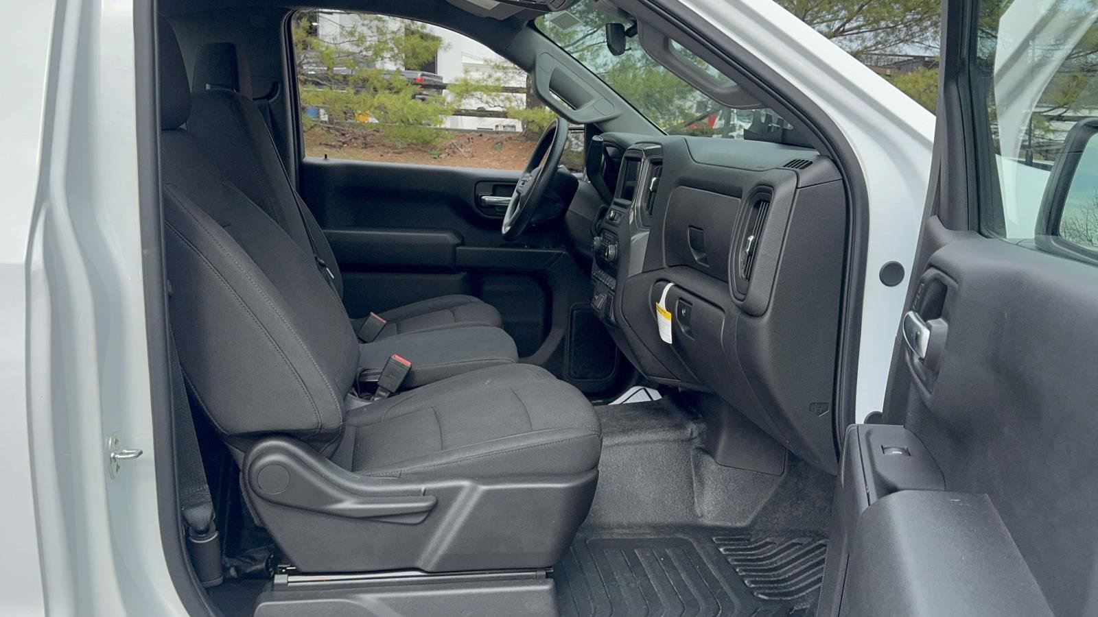 Used 2025 Chevrolet Silverado 1500 W/T image 18